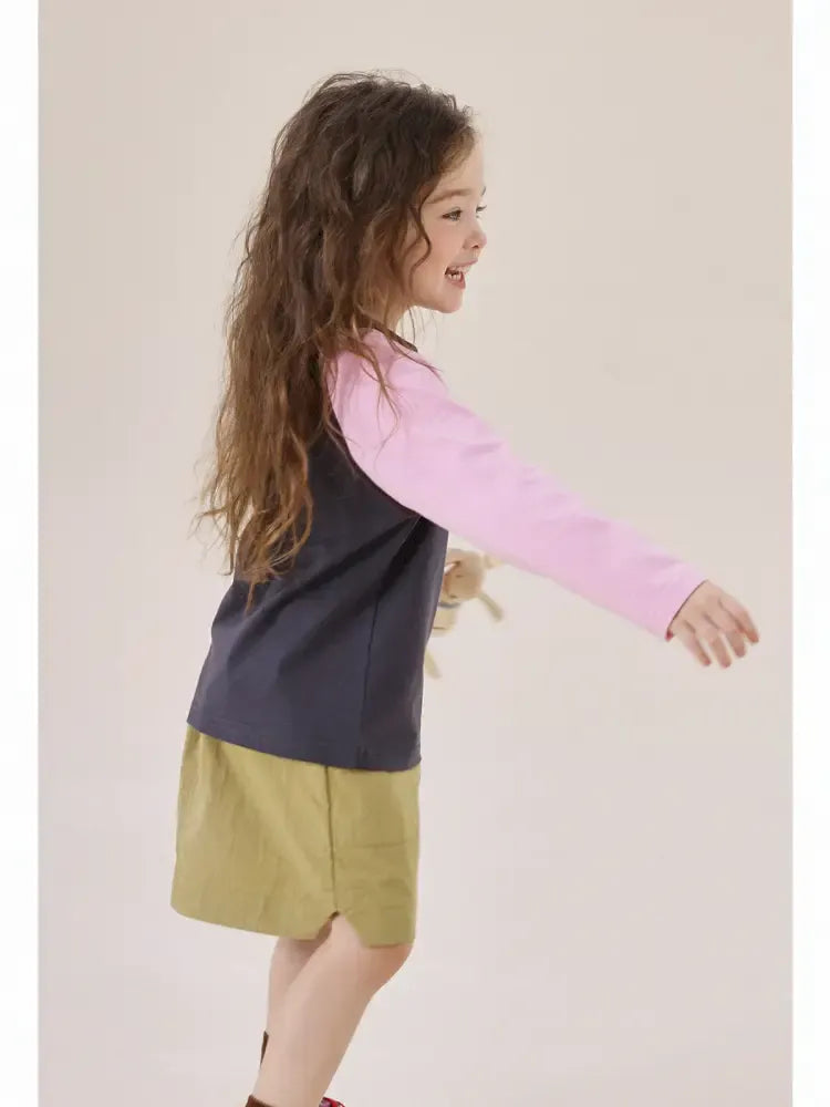 子ども用ラグラン長袖Tシャツ(ネイビー×ピンク)切替デザイン、シンプルな背面