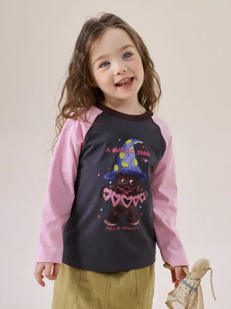 黒×ピンクのラグラン長袖Tシャツ、フロントにカラフルな動物イラスト