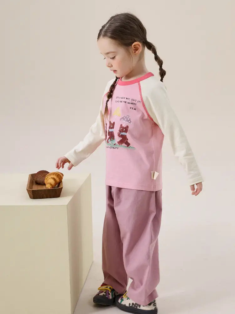 白地×ピンクのラグラン長袖Tシャツ、フロントに動物イラストプリント