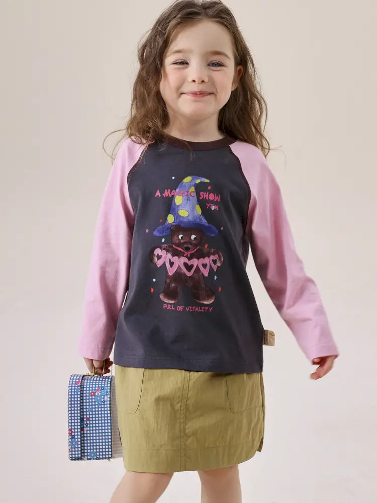 パープル×ネイビーのラグラン長袖Tシャツ、アートショー風のプリント