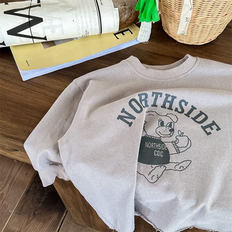 グレーの長袖スウェットT、NORTHSIDEロゴとくまベアプリント