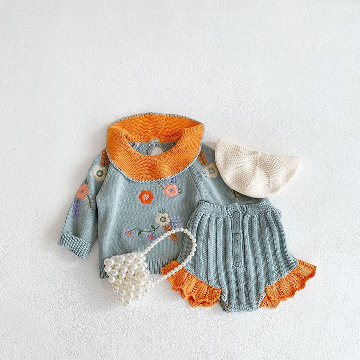 ベビー用配色ニットセーター&フリルショートパンツセット、花刺繍付き