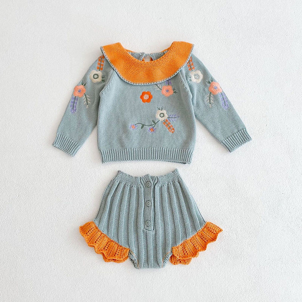 ベビー配色ニットセーター&フリルショートパンツセット、花刺繍入り