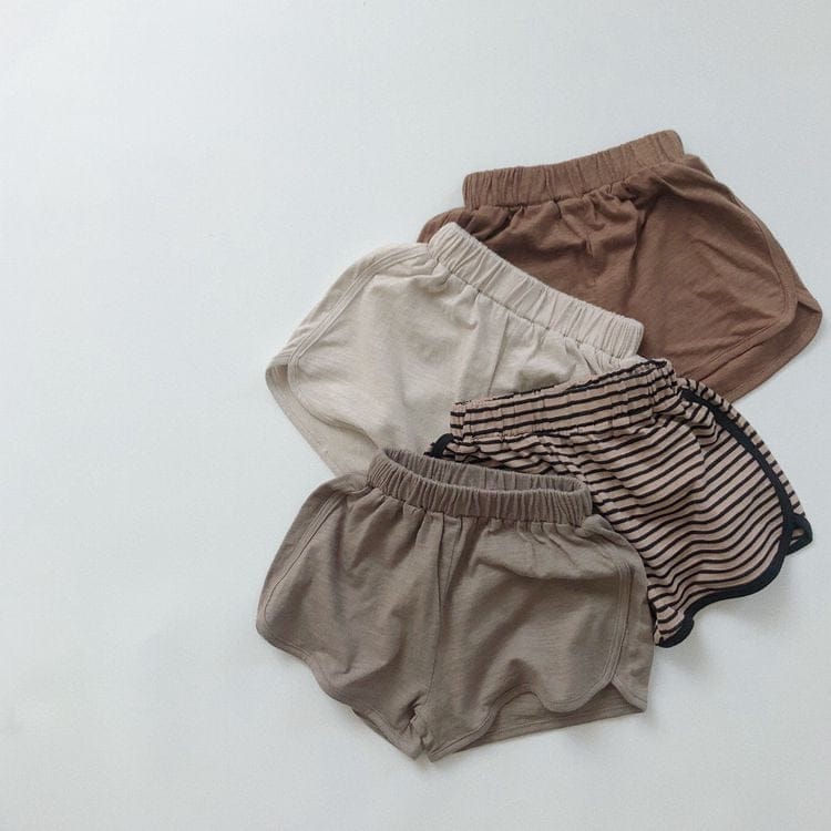 無地ブラウン&ベージュ、ボーダー柄のキッズショートパンツ3点