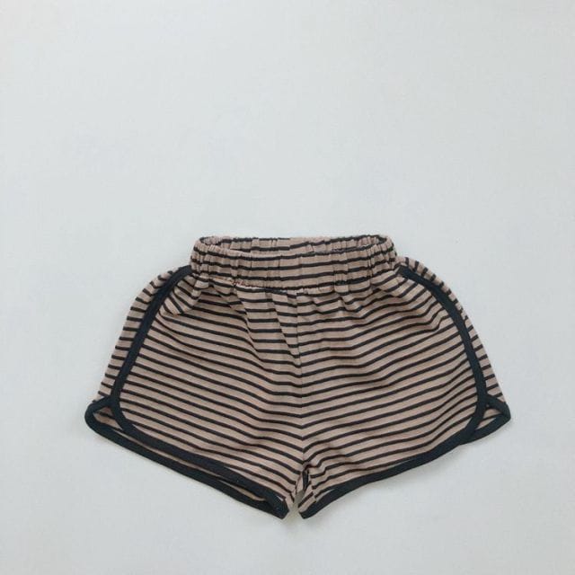 ボーダー柄キッズショートパンツ、ネイビーパイピングの縁取り