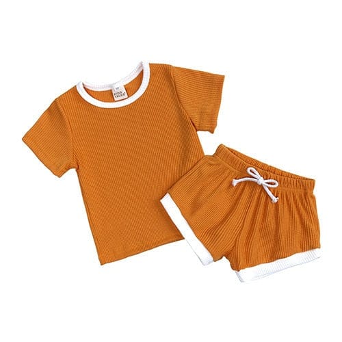 オレンジのリブ半袖Tシャツ&ショートパンツセット、白パイピング