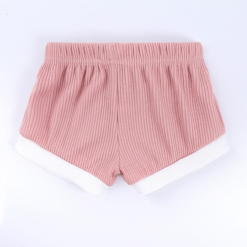ピンクのリブショートパンツ、白いパイピングとウエストギャザー