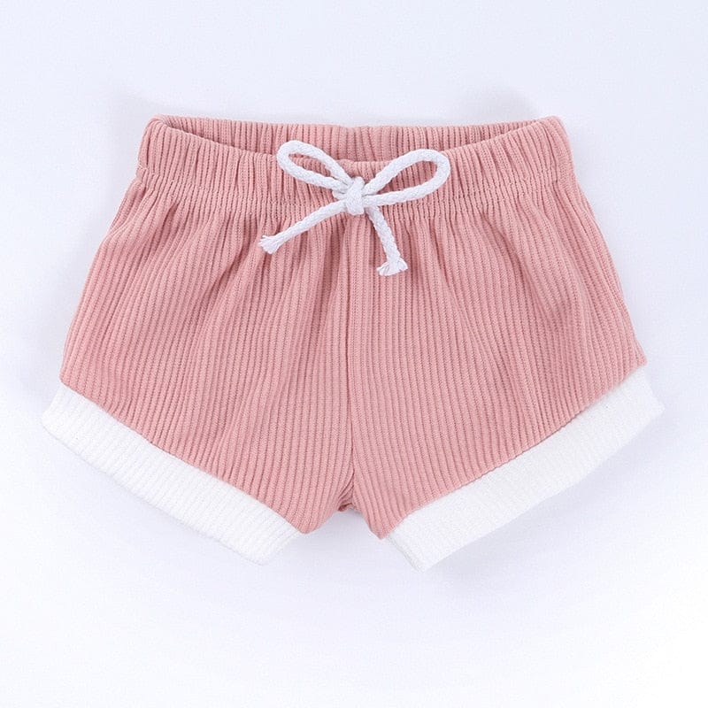 ピンクのリブショートパンツ、白いパイピングと結び紐(アップ)
