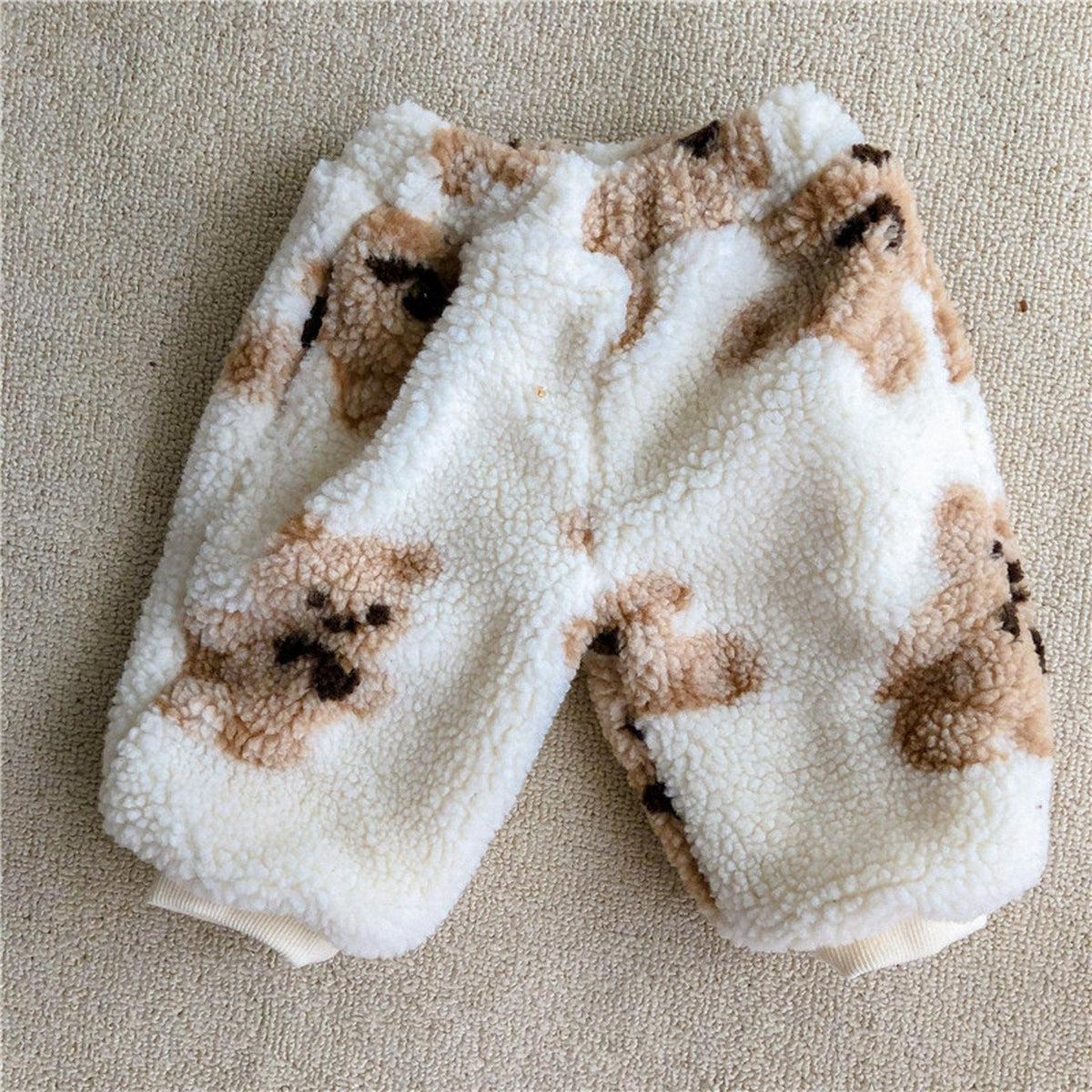 オフホワイトのボアくま柄ベビー用ロングパンツ