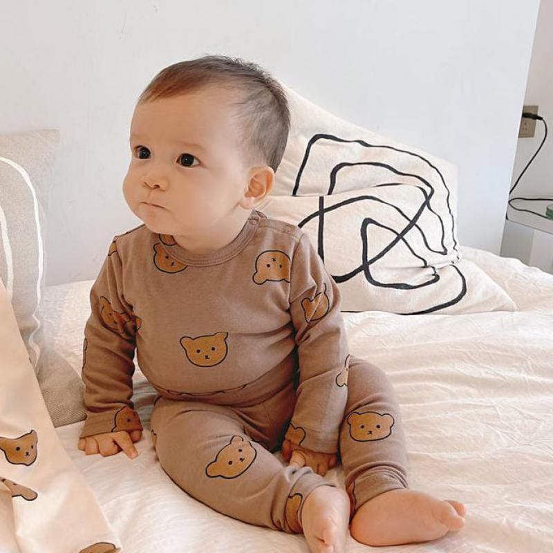 ベビー くまプリント パジャマ(コーヒー系)長袖&ロングパンツ 着用イメージ