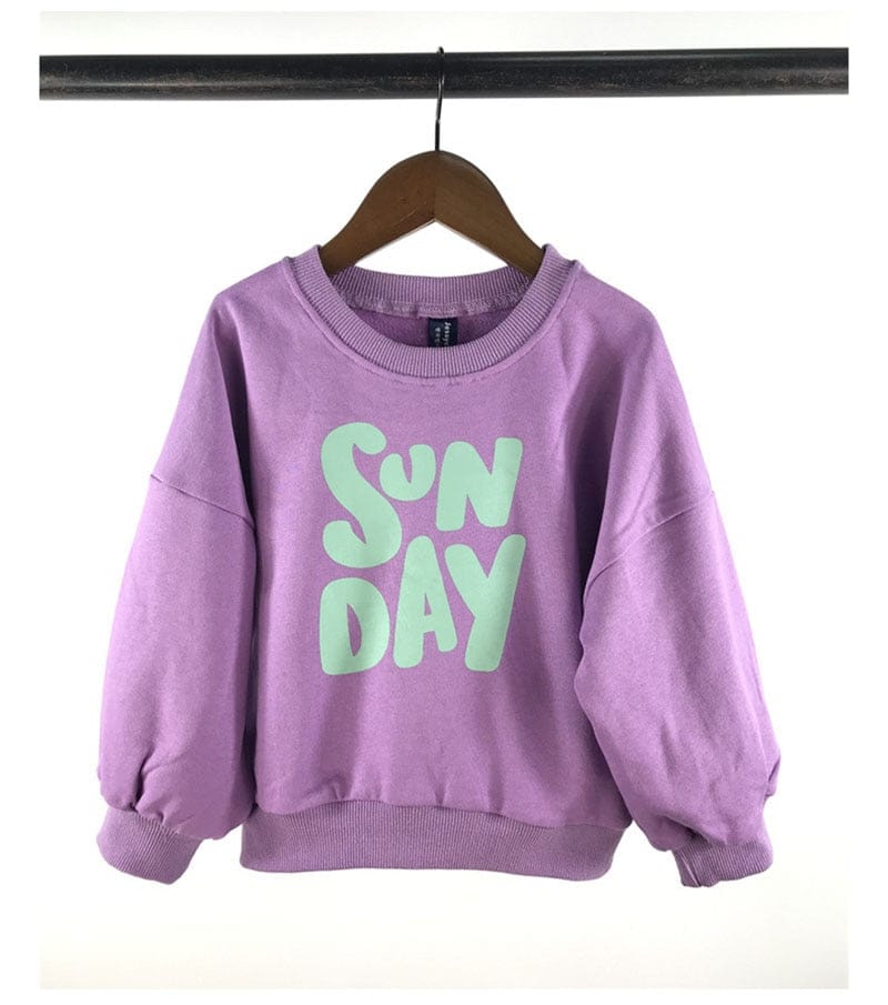 ベビー用ラベンダーのスウェットトレーナー、英字ロゴ「SUN DAY」プリント