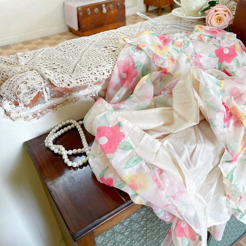 キッズ用フラワー柄シフォン長袖ワンピース、重ねて置いた状態