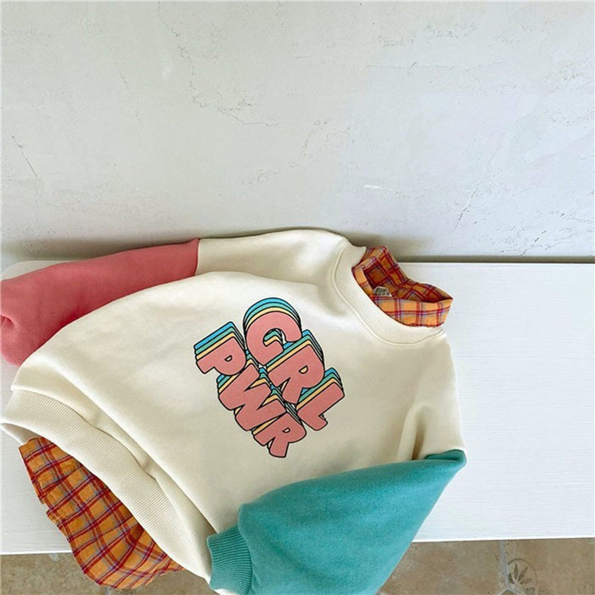 ベビー スウェットロンパース 胸元「GRL PWR」プリント、バイカラー切替
