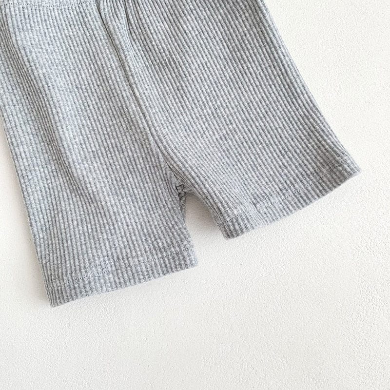 ベビーボーダー柄のショートレギンスパンツ(グレー系)