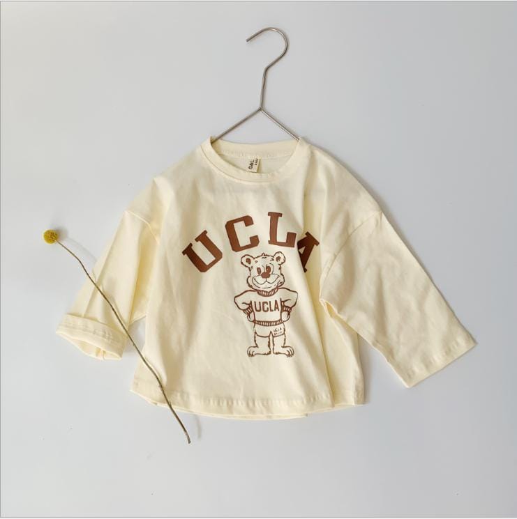 キッズ用長袖Tシャツ(ベージュ)UCLA風ロゴとくまプリント