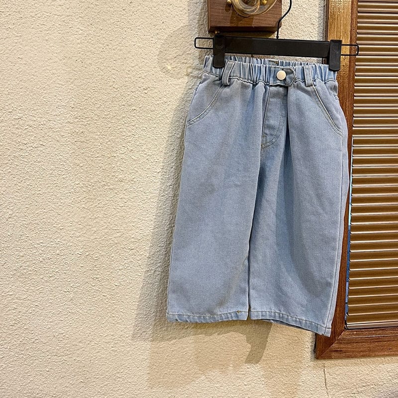 キッズ用デニムワイドパンツ(淡いブルー)フロントにボタン付き