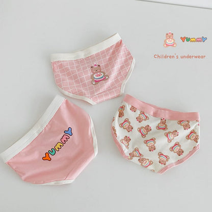 キッズ用ピンクショーツ3枚セット、チェック柄・無地ロゴ・ベア総柄、白いゴム仕様