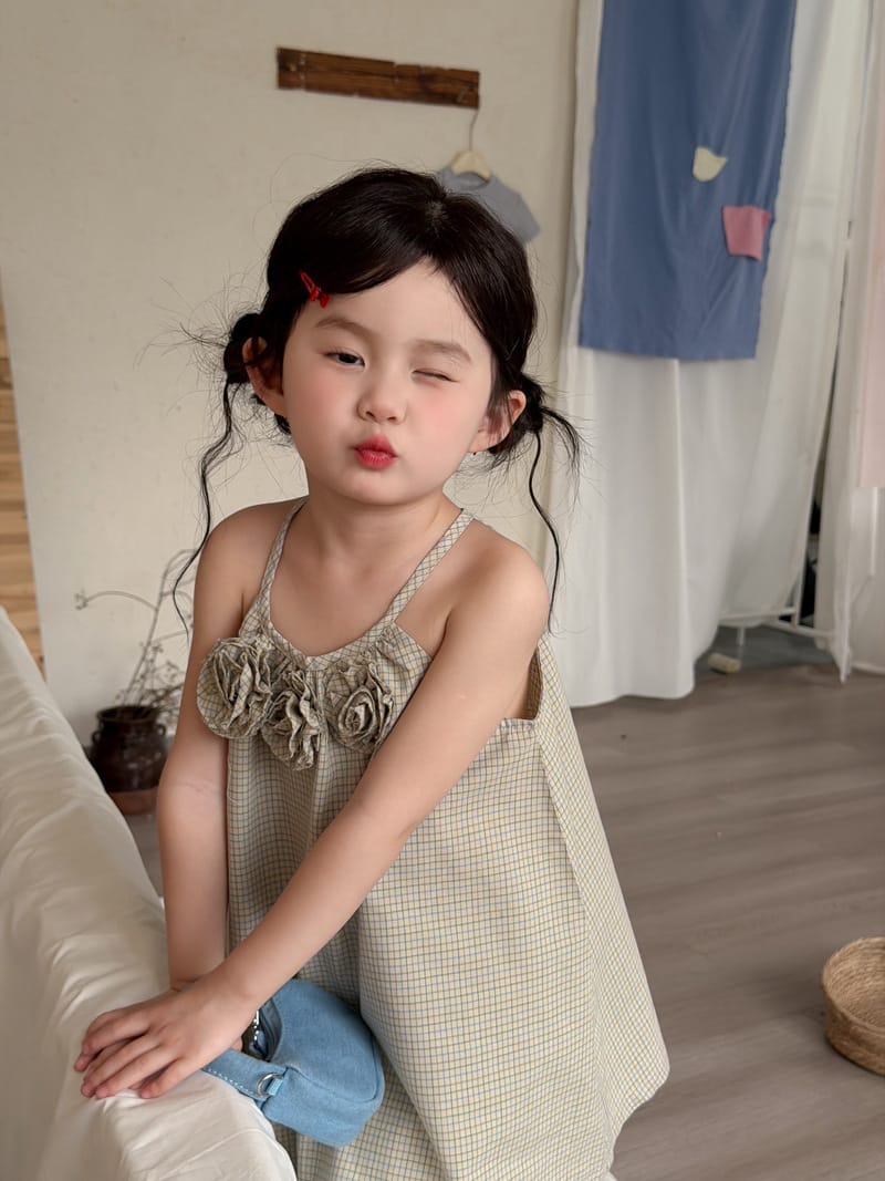 3D Flower Plaid Dress チェック キャミワンピース【mh0013116】 MaiTianJi ノースリーブワンピース