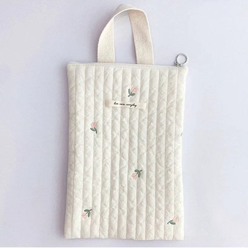 -キルティング オリーブ くま チューリップ 刺繍 ジッパー バッグ おむつポーチ - mamahalo shop - マザーズバッグ -  べビー服 - 子供服 - 男の子 - 女の子