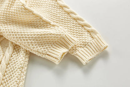 -ベビーロンパース ニット ケーブル編み 長袖ジャンプスーツ アランニット ベージュ【mh0006230】 - mamahalo shop - 長袖ロンパース -  べビー服 - 子供服 - 男の子 - 女の子