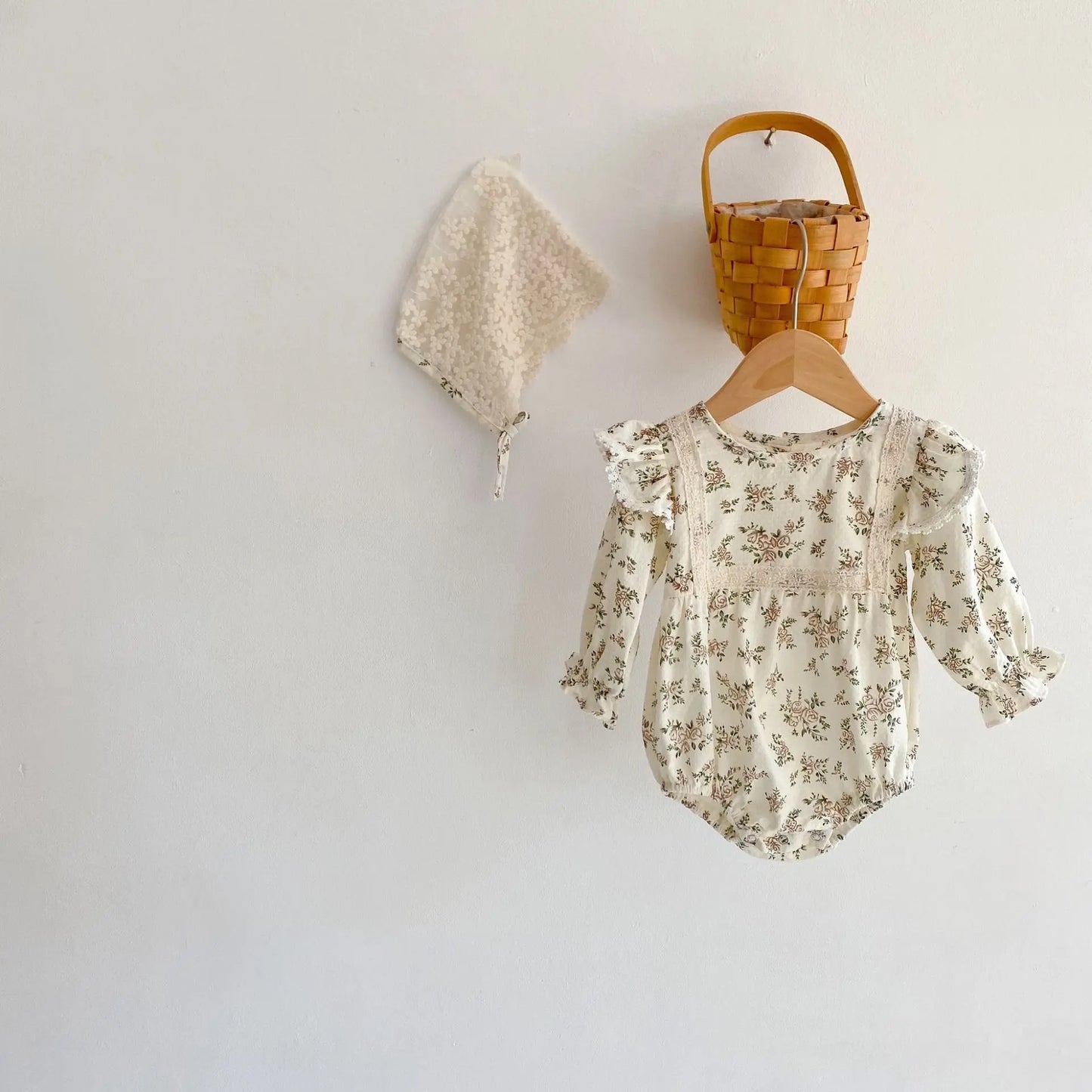 -ベビーロンパース ボンネットセット 長袖ボディスーツ フラワー小花柄 レース帽子セット【mh0006236】 - mamahalo shop - 長袖ロンパース -  べビー服 - 子供服 - 男の子 - 女の子