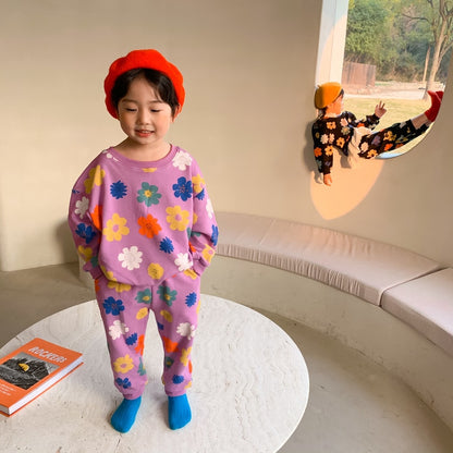 -キッズ カラフル レトロフラワー ボーイズ ガールズ 長袖 トップス パンツ セットアップ ブラック パープル リンク 兄弟 姉妹 お揃い コーデ【mh0002297】 - mamahalo shop - 長袖セットアップ -  べビー服 - 子供服 - 男の子 - 女の子