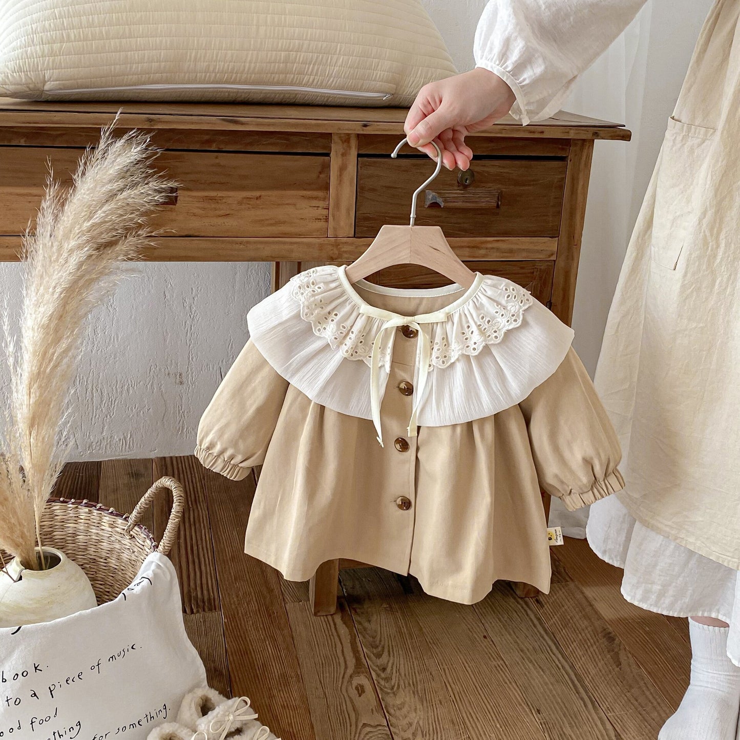 Gabardina de manga larga con cuello de pétalos y estampado floral [mh0012090]