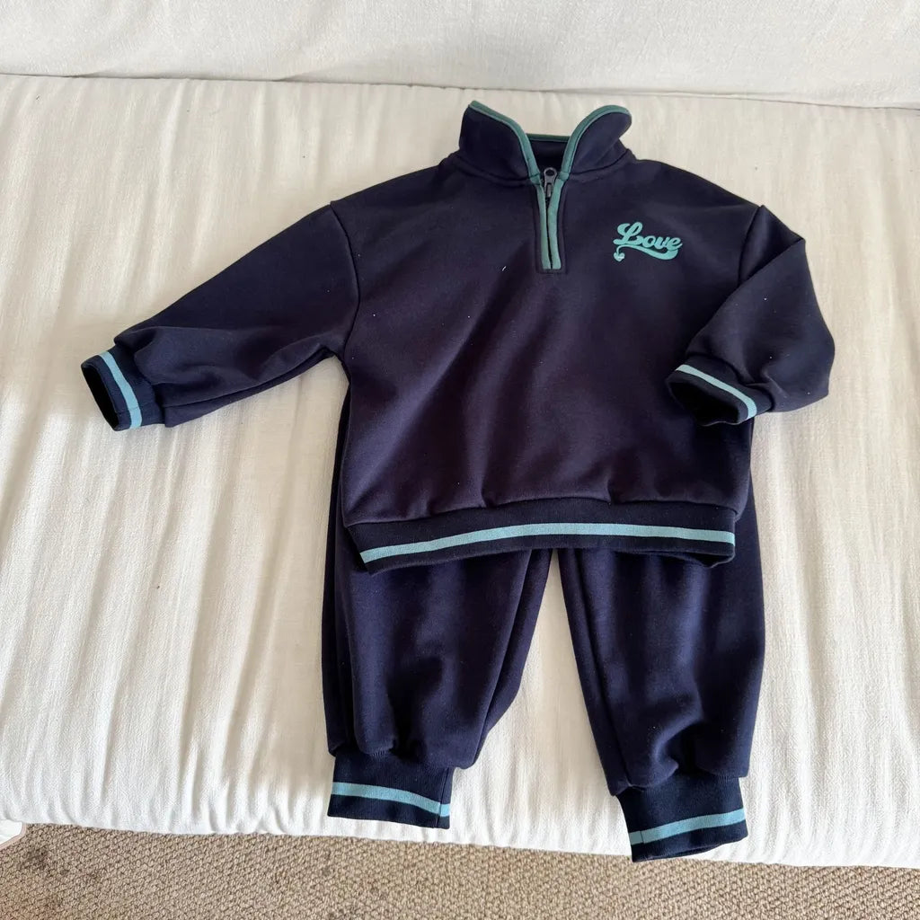 -LOVE刺繍ハーフジップスウェットセットアップ 2点セット【mh0011251】 - mamahalo shop - 長袖セットアップ -  べビー服 - 子供服 - 男の子 - 女の子