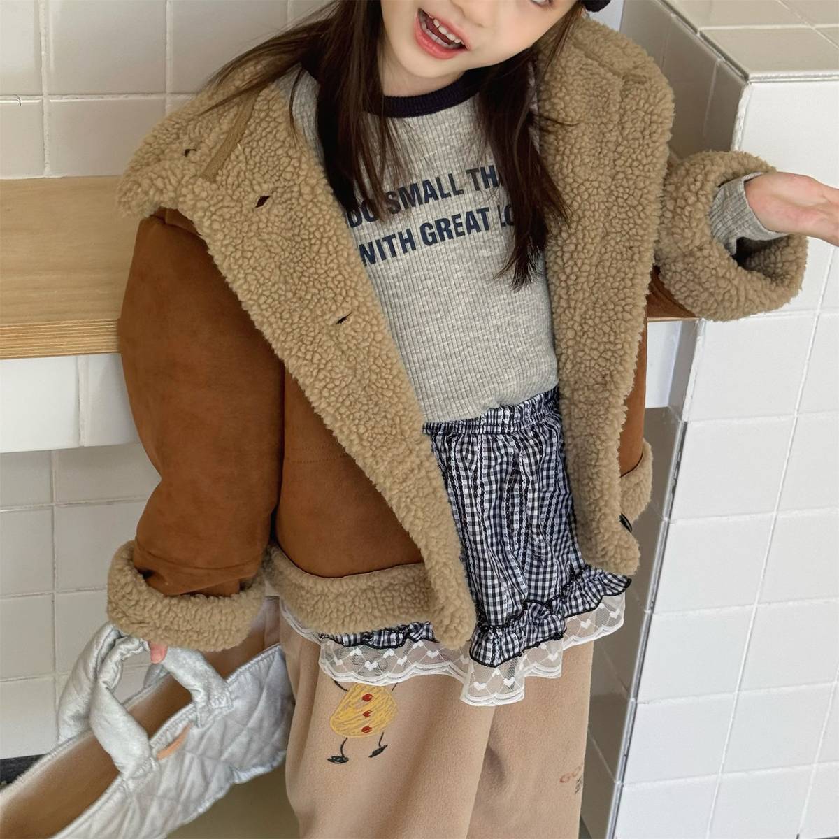 -フェイクムートンジャケット ボア裏地 スエード調素材 もこもこアウター【mh0011404】 - mamahalo shop - ショートコート・ジャケット・ジャンパー -  べビー服 - 子供服 - 男の子 - 女の子