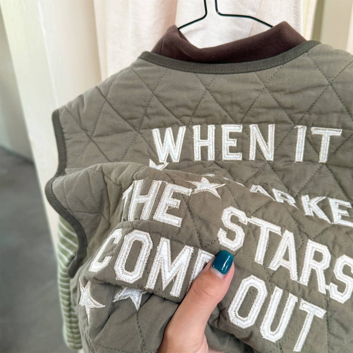 -キルティングベスト ノースリーブ 刺繍ロゴ 中綿入り アウター【mh0011411】 - mamahalo shop - ベスト -  べビー服 - 子供服 - 男の子 - 女の子