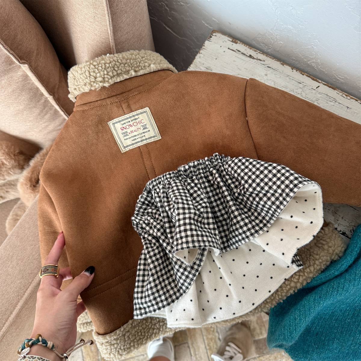 -フェイクムートンジャケット ボア裏地 スエード調素材 もこもこアウター【mh0011404】 - mamahalo shop - ショートコート・ジャケット・ジャンパー -  べビー服 - 子供服 - 男の子 - 女の子