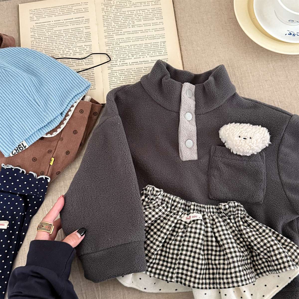 -フリースプルオーバー ハイネック スナップボタン もこもこワッペン【mh0011428】 - mamahalo shop - トレーナー・フーディ -  べビー服 - 子供服 - 男の子 - 女の子