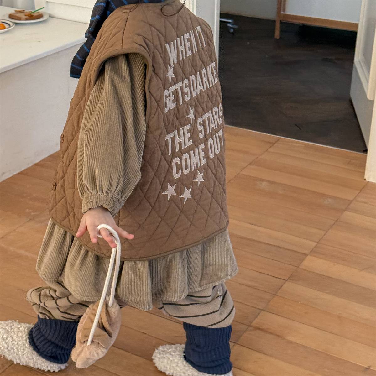 -キルティングベスト ノースリーブ 刺繍ロゴ 中綿入り アウター【mh0011411】 - mamahalo shop - ベスト -  べビー服 - 子供服 - 男の子 - 女の子