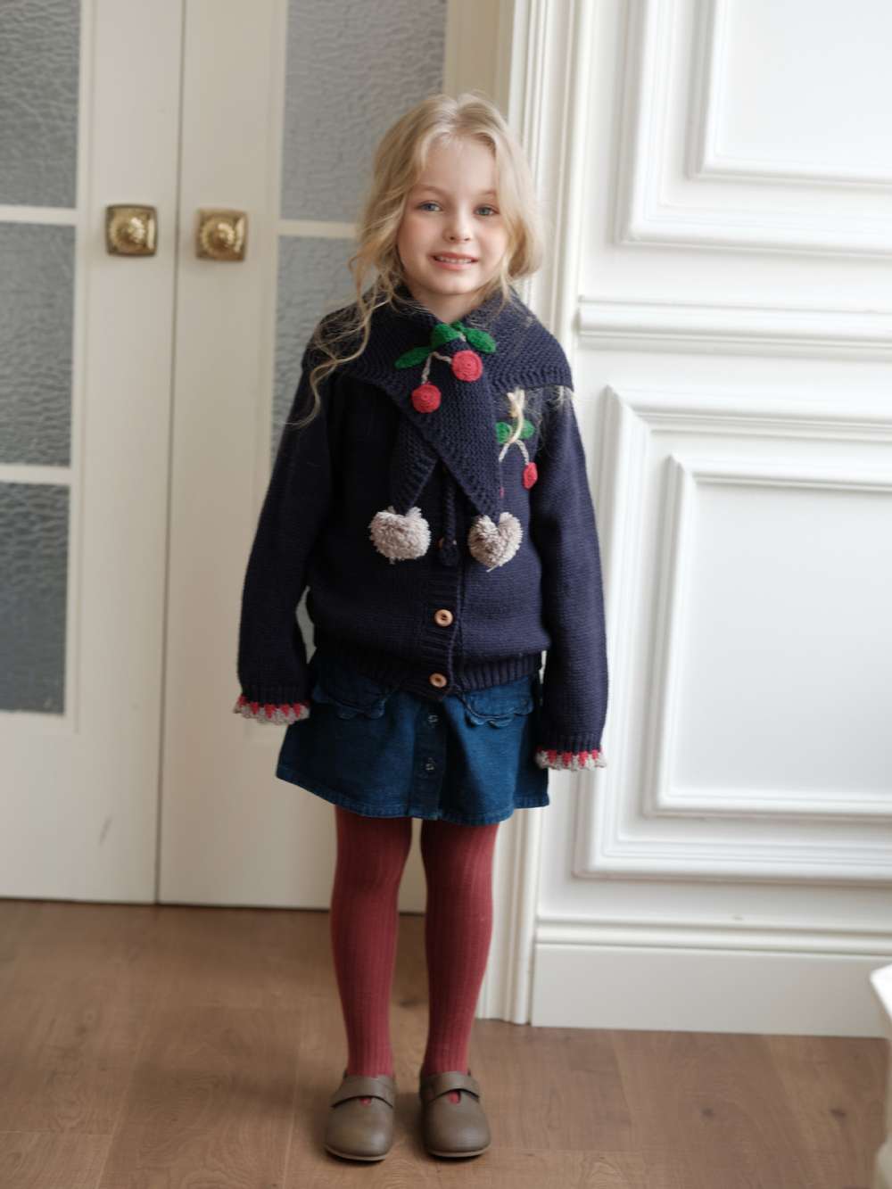 Long-sleeved cardigan with cherry crochet pattern and knit buttons, lightweight wool [mh0011554]