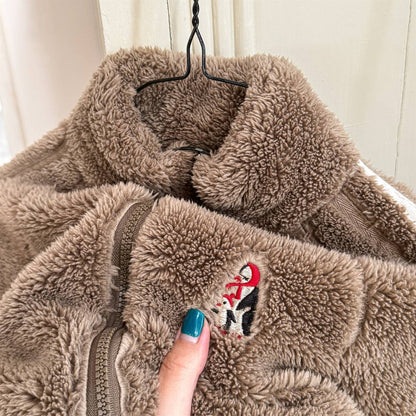 -ボアジャケット アウター ジップアップ 腕ライン 刺繍入り もこもこ素材【mh0011398】 - mamahalo shop - ショートコート・ジャケット・ジャンパー -  べビー服 - 子供服 - 男の子 - 女の子