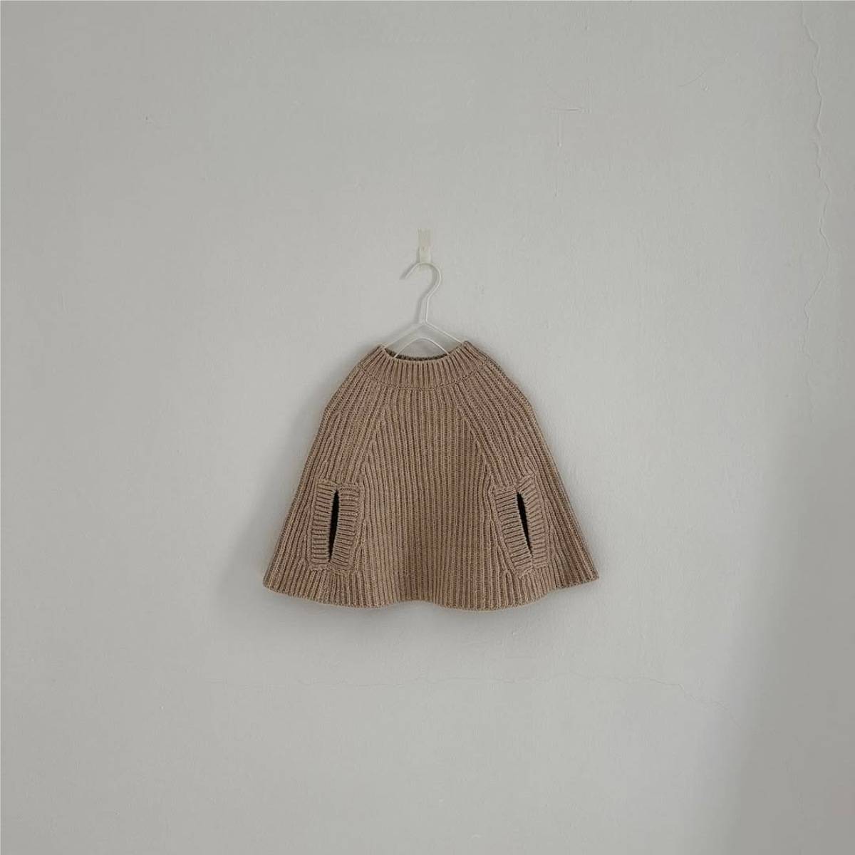 -ニットポンチョ マント リブ編み ハイネック 袖穴付き アウター【mh0011370】 - mamahalo shop - カーディガン・パーカー -  べビー服 - 子供服 - 男の子 - 女の子