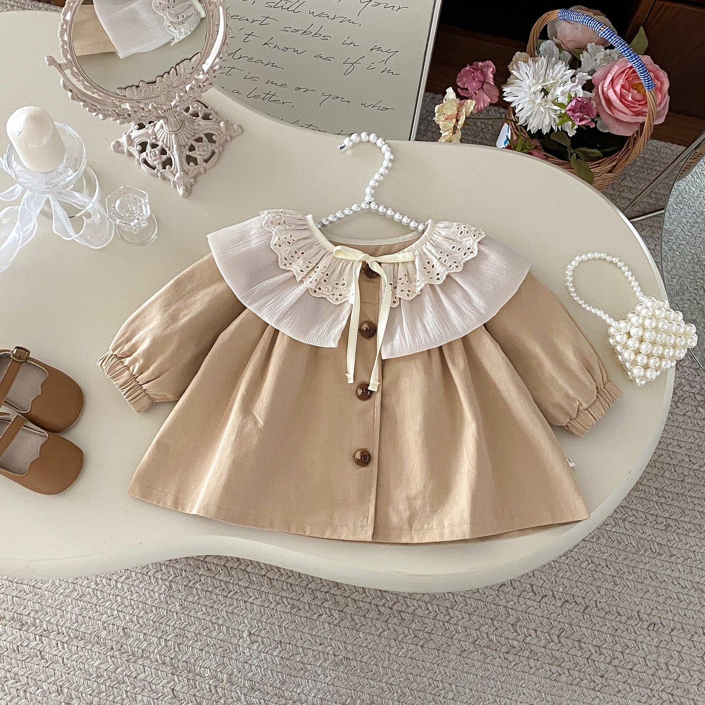 Gabardina de manga larga con cuello de pétalos y estampado floral [mh0012090]