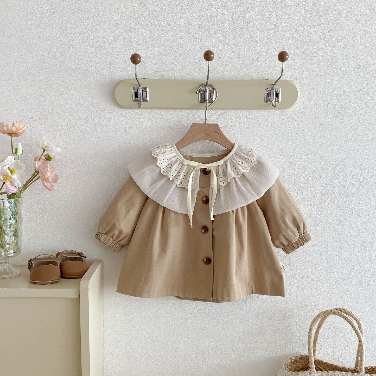 Gabardina de manga larga con cuello de pétalos y estampado floral [mh0012090]