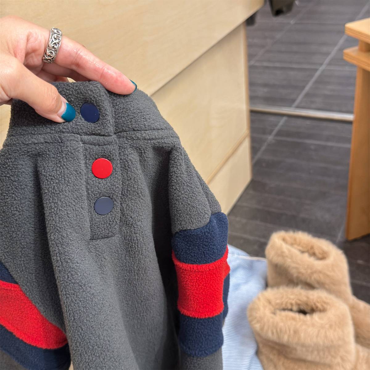 -長袖フリース プルオーバー ナンバーワッペン ハイネック スリーブデザイン【mh0011409】 - mamahalo shop - トレーナー・フーディ -  べビー服 - 子供服 - 男の子 - 女の子