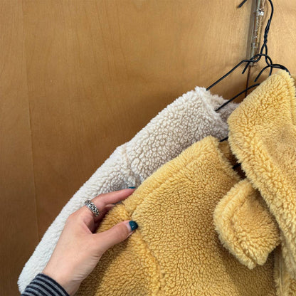 -シープボアジャケット 2点セット もこもこアウター ビッグポケット マフラーセット【mh0011408】 - mamahalo shop - ショートコート・ジャケット・ジャンパー -  べビー服 - 子供服 - 男の子 - 女の子