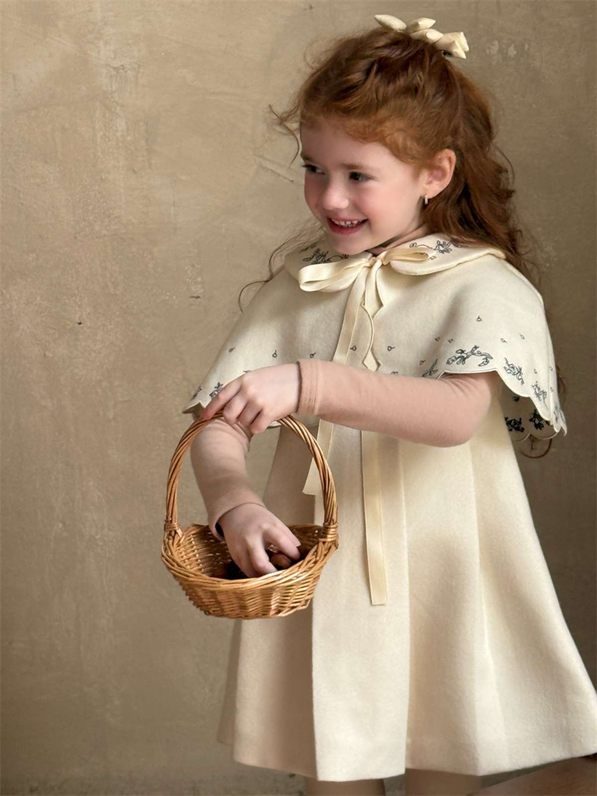 Ribbon embroidered cape + box pleated dress set (2-piece set) [mh0011452]