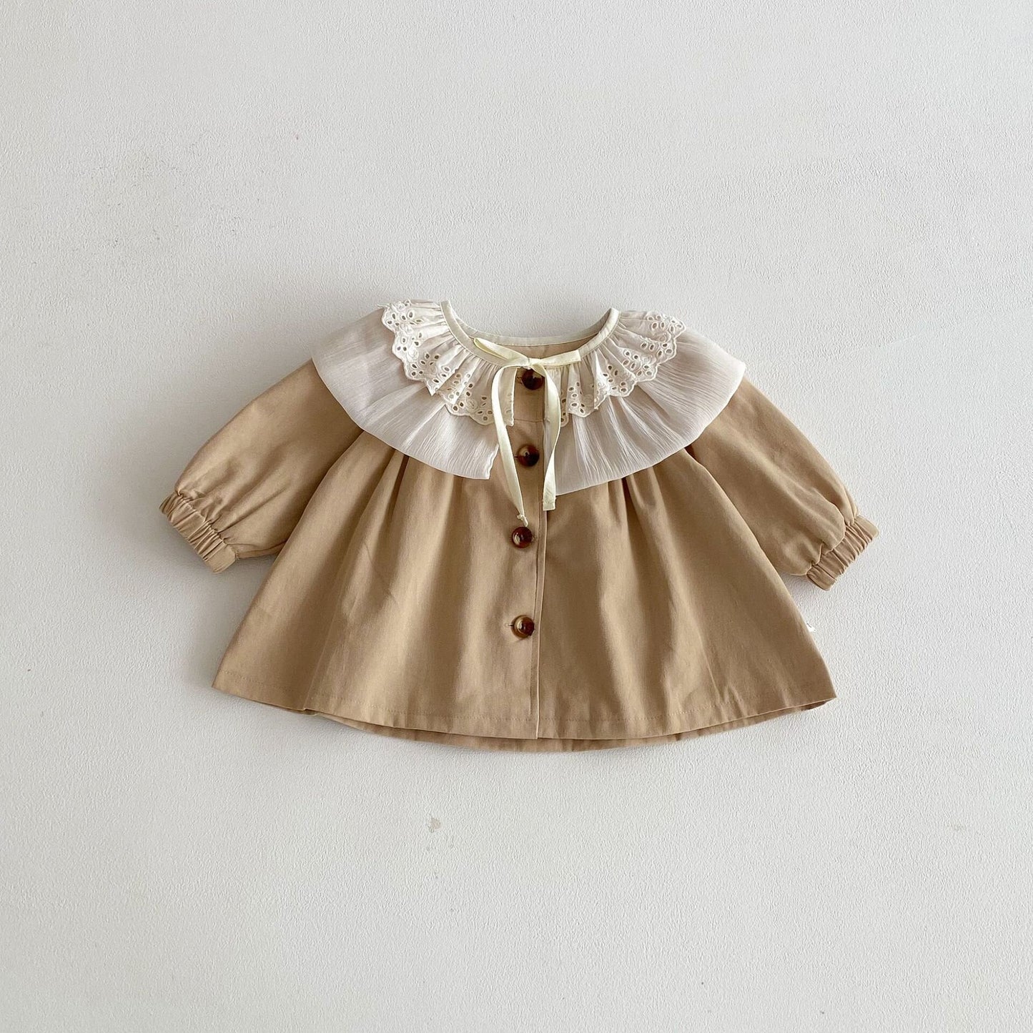 Gabardina de manga larga con cuello de pétalos y estampado floral [mh0012090]