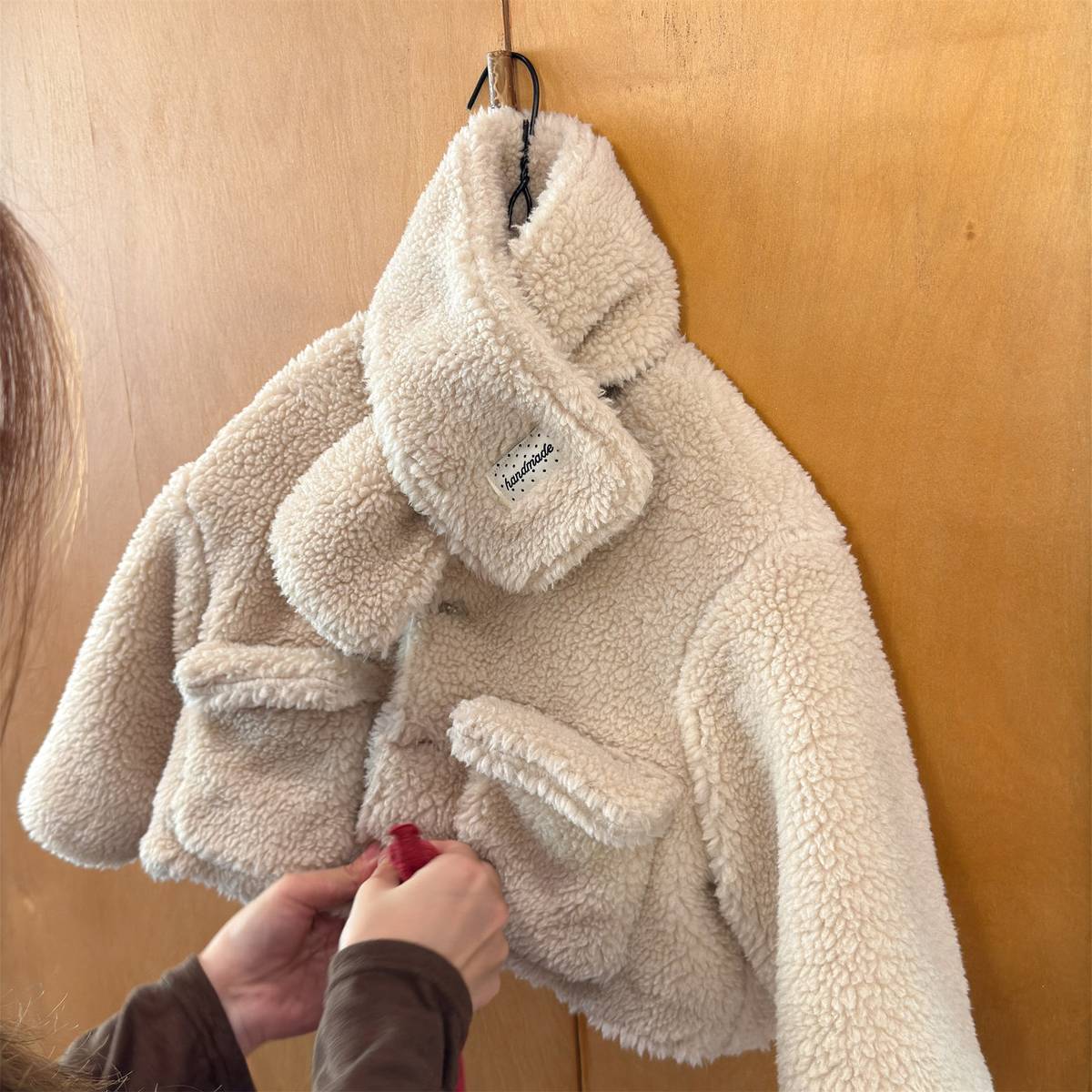 -シープボアジャケット 2点セット もこもこアウター ビッグポケット マフラーセット【mh0011408】 - mamahalo shop - ショートコート・ジャケット・ジャンパー -  べビー服 - 子供服 - 男の子 - 女の子