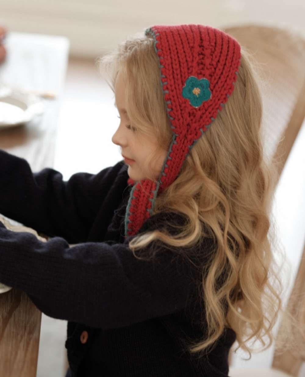 Knit hat/headband with flower crochet embroidery, perfect for warmth and protection for babies and kids [mh0011553]