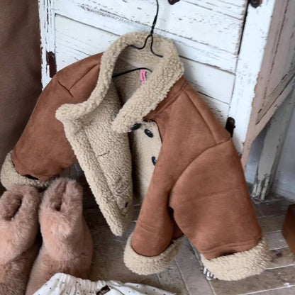 -フェイクムートンジャケット ボア裏地 スエード調素材 もこもこアウター【mh0011404】 - mamahalo shop - ショートコート・ジャケット・ジャンパー -  べビー服 - 子供服 - 男の子 - 女の子