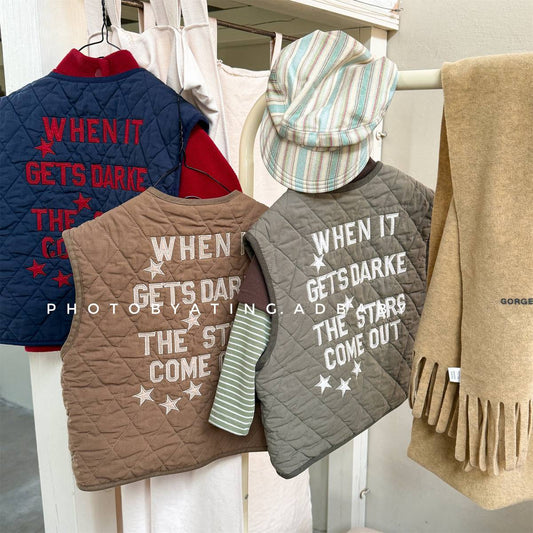 -キルティングベスト ノースリーブ 刺繍ロゴ 中綿入り アウター【mh0011411】 - mamahalo shop - ベスト -  べビー服 - 子供服 - 男の子 - 女の子