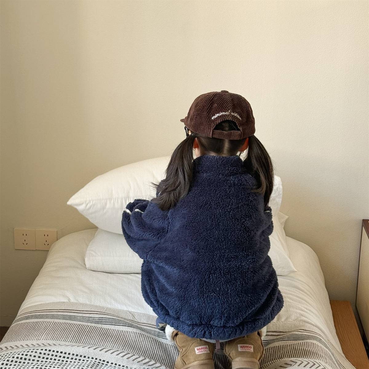 -ボアジャケット アウター ジップアップ 腕ライン 刺繍入り もこもこ素材【mh0011398】 - mamahalo shop - ショートコート・ジャケット・ジャンパー -  べビー服 - 子供服 - 男の子 - 女の子