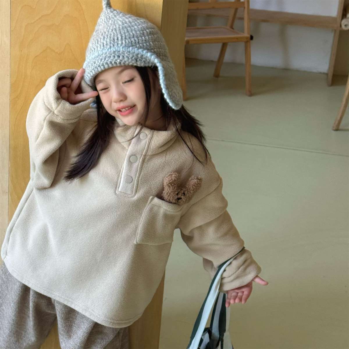 -フリースプルオーバー ハイネック スナップボタン もこもこワッペン【mh0011428】 - mamahalo shop - トレーナー・フーディ -  べビー服 - 子供服 - 男の子 - 女の子