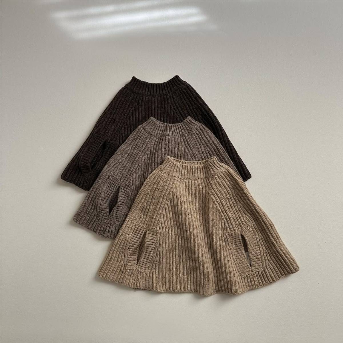 -ニットポンチョ マント リブ編み ハイネック 袖穴付き アウター【mh0011370】 - mamahalo shop - カーディガン・パーカー -  べビー服 - 子供服 - 男の子 - 女の子