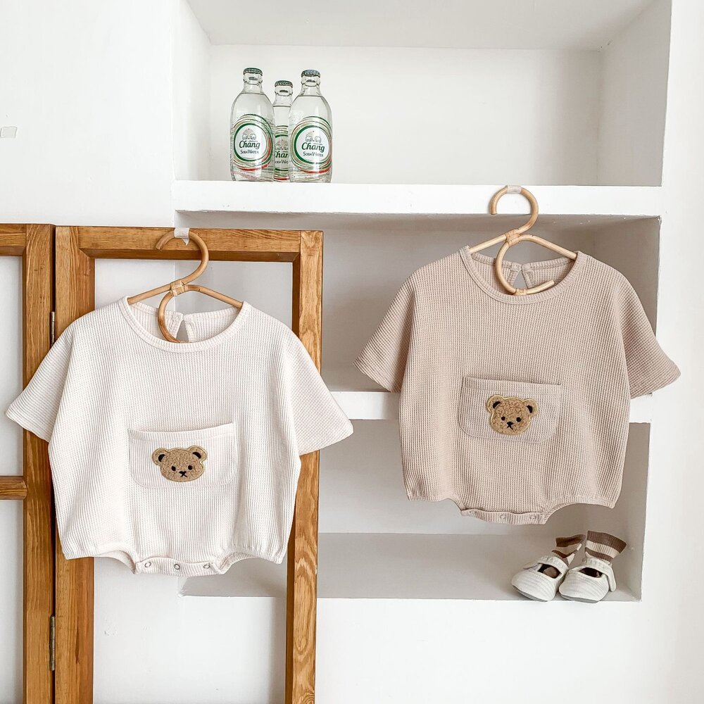 ベビー用ワッフル半袖ロンパース くま刺繍ポケット（ベージュ&カーキ）